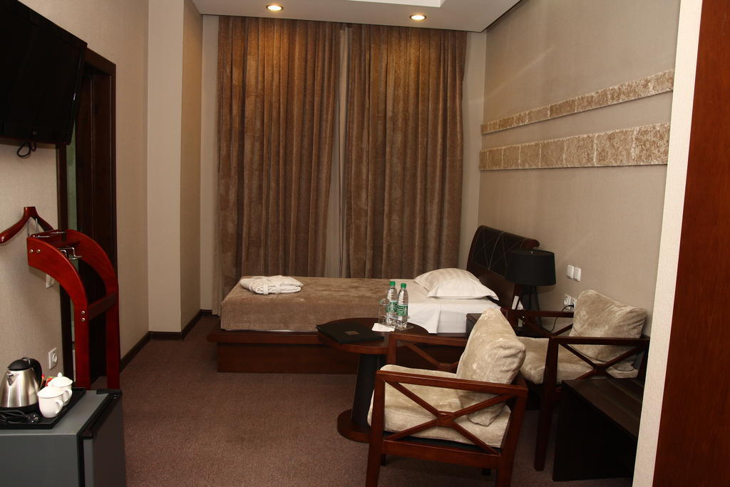 Grand M Hotel نافوي الغرفة الصورة