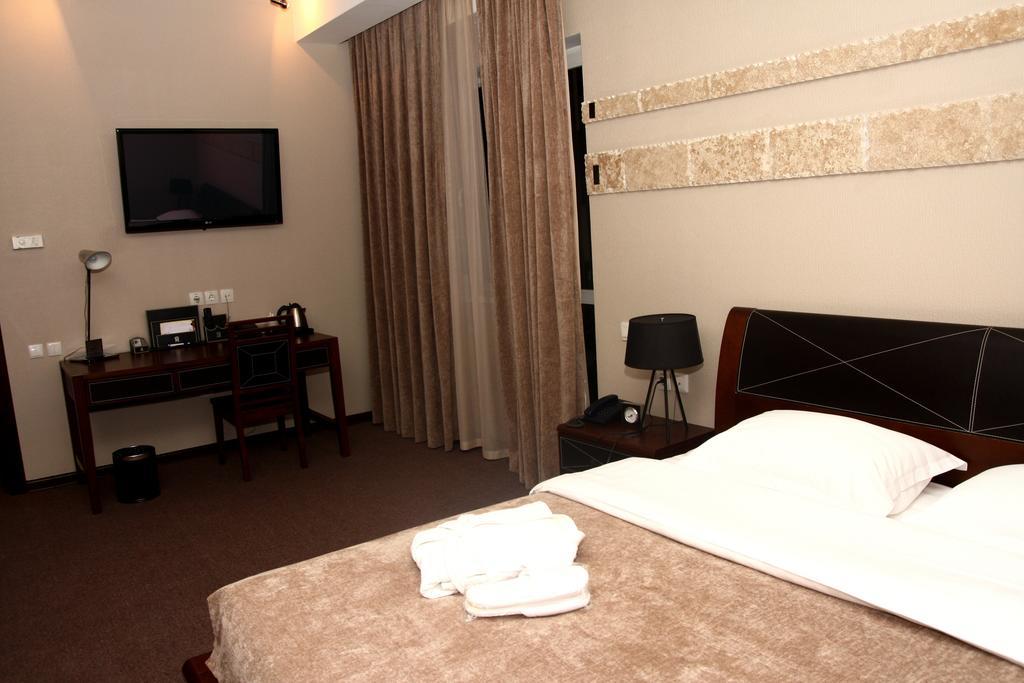 Grand M Hotel نافوي الغرفة الصورة