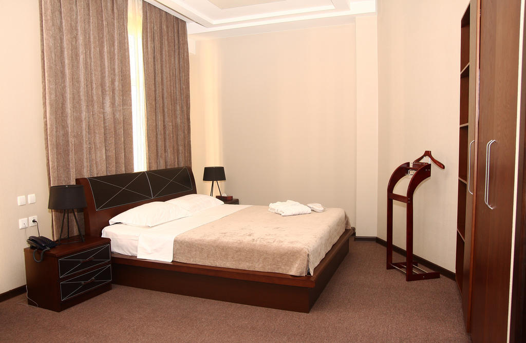 Grand M Hotel نافوي الغرفة الصورة