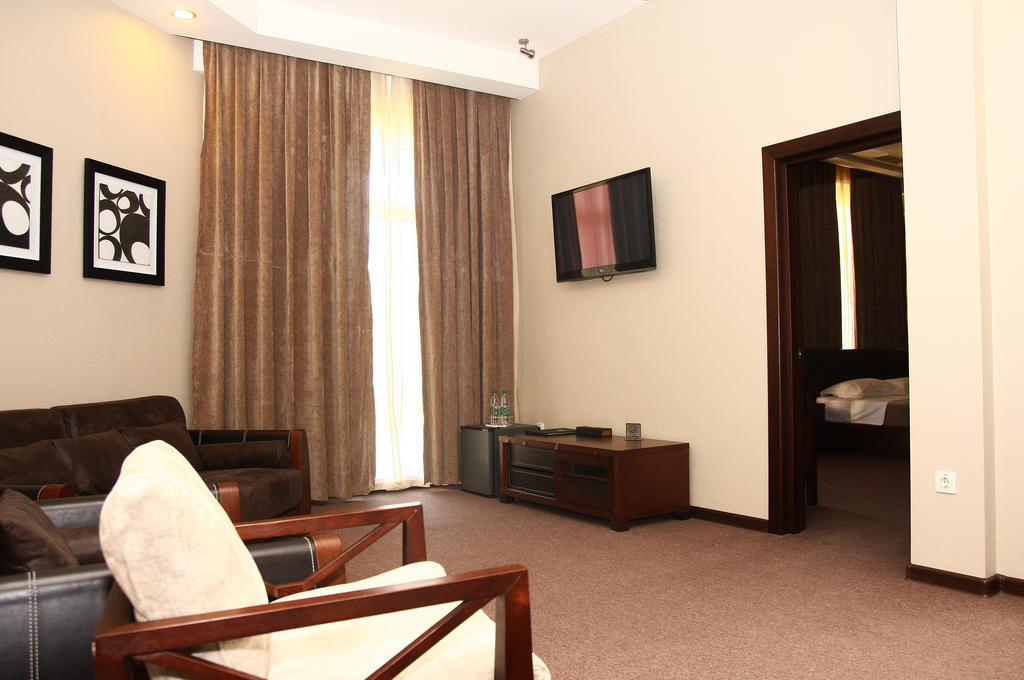 Grand M Hotel نافوي الغرفة الصورة
