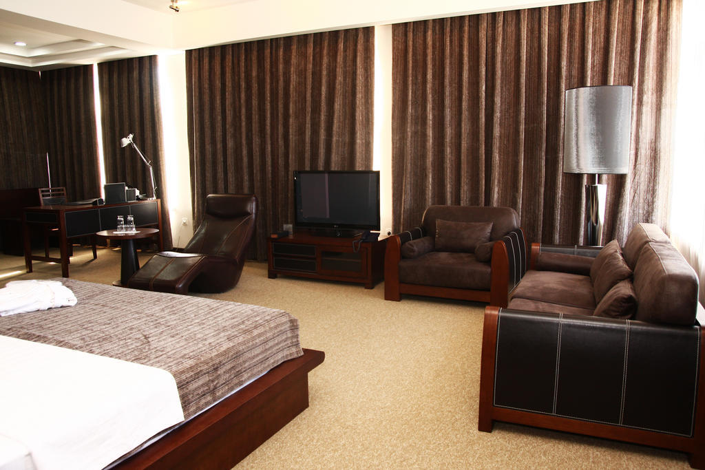 Grand M Hotel نافوي الغرفة الصورة