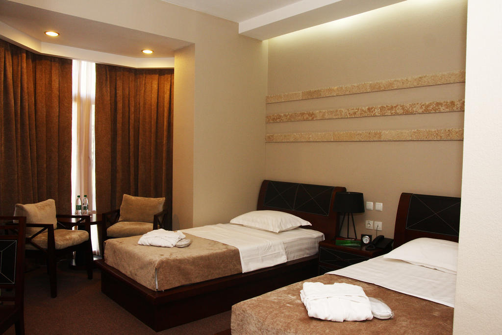 Grand M Hotel نافوي الغرفة الصورة