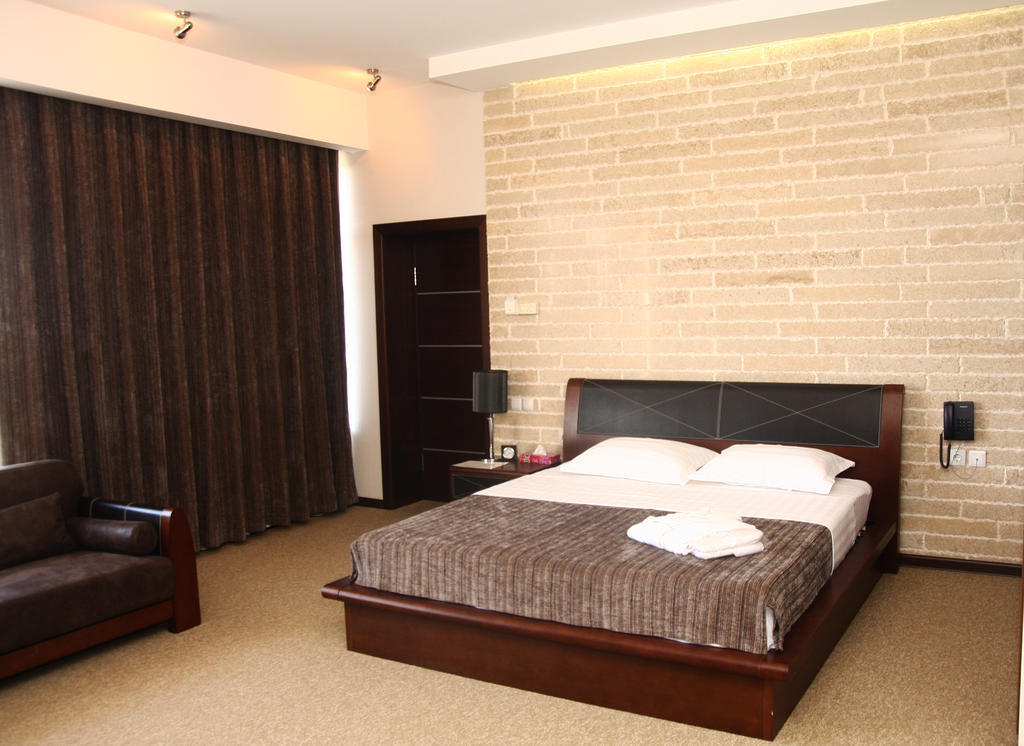 Grand M Hotel نافوي الغرفة الصورة