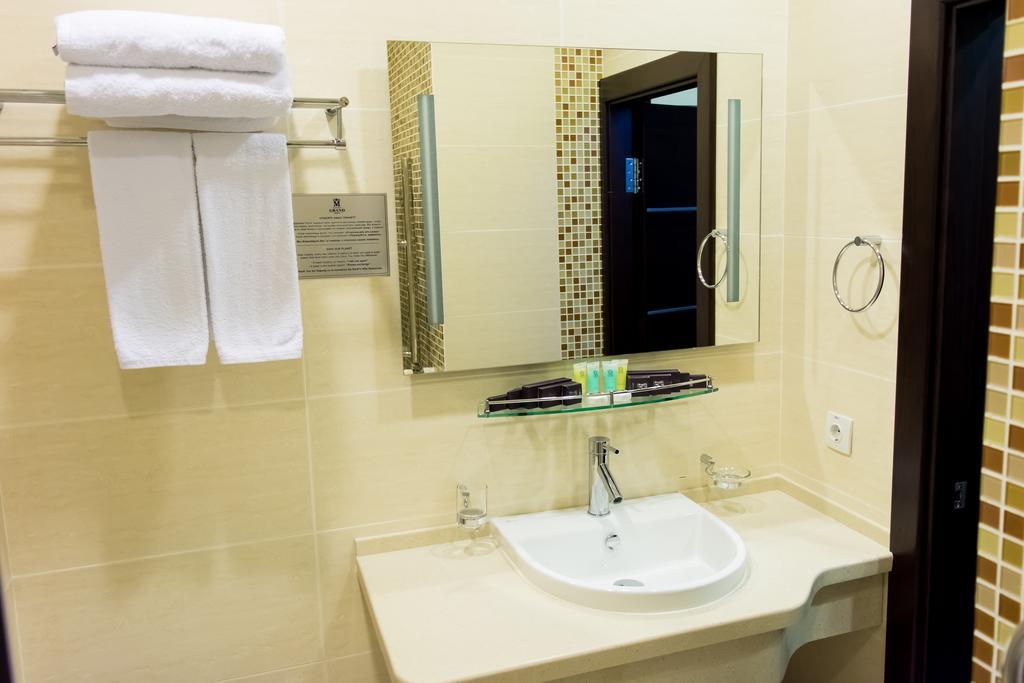 Grand M Hotel نافوي المظهر الخارجي الصورة