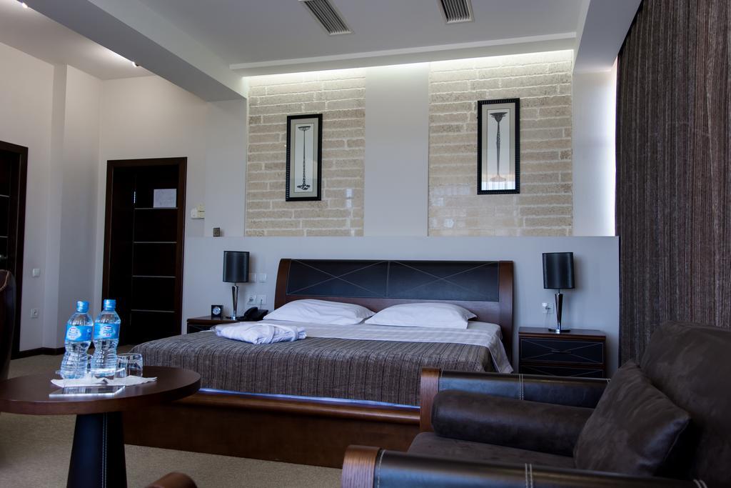 Grand M Hotel نافوي المظهر الخارجي الصورة