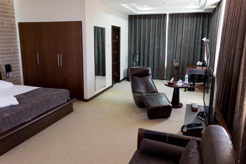 Grand M Hotel نافوي المظهر الخارجي الصورة