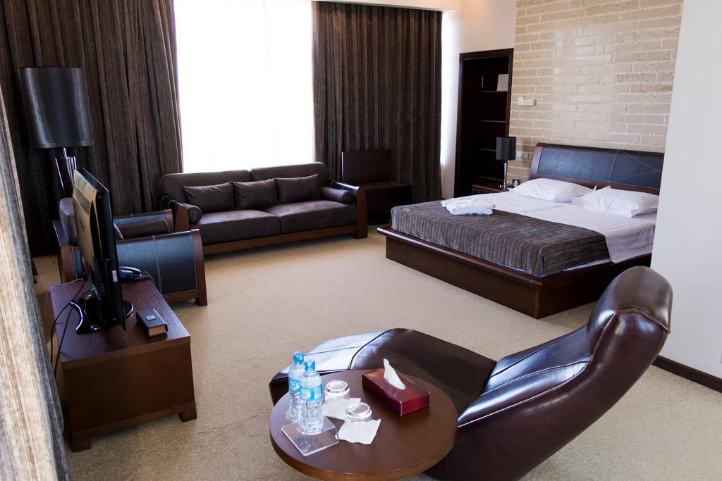 Grand M Hotel نافوي المظهر الخارجي الصورة