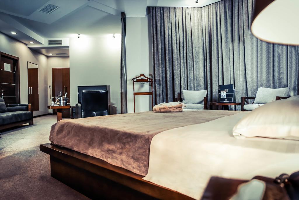 Grand M Hotel نافوي المظهر الخارجي الصورة